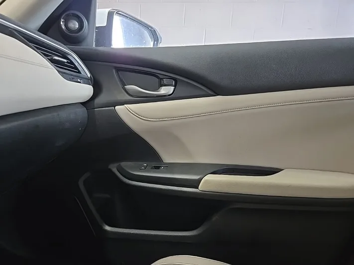 2019 Honda Insight - view 19
