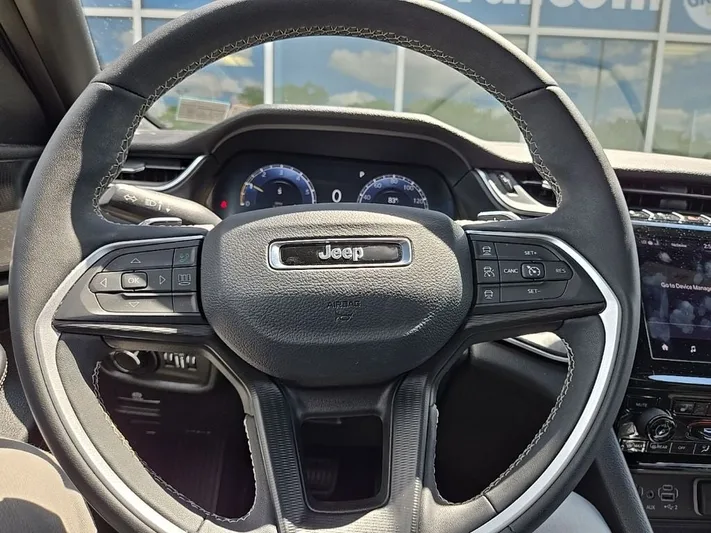 2025 Jeep Grand - view 12
