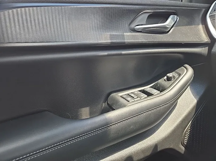 2025 Jeep Grand - view 17