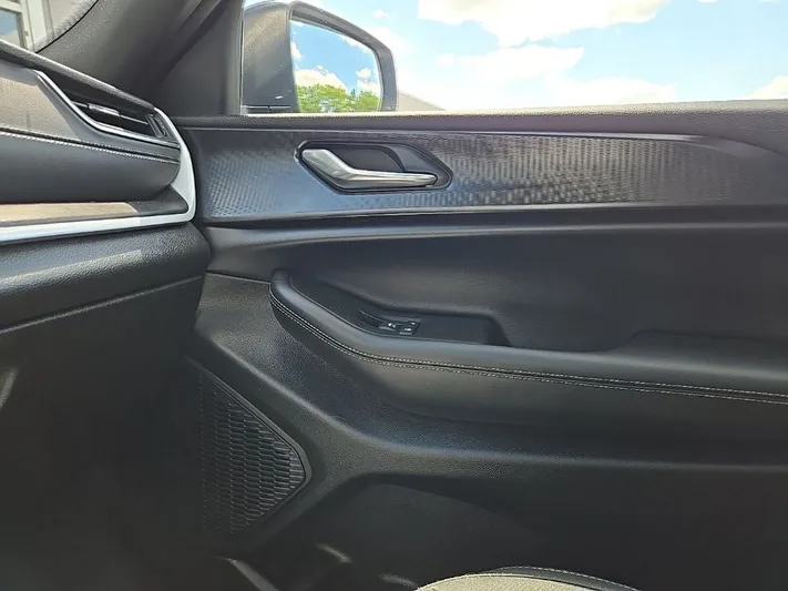 2025 Jeep Grand - view 19
