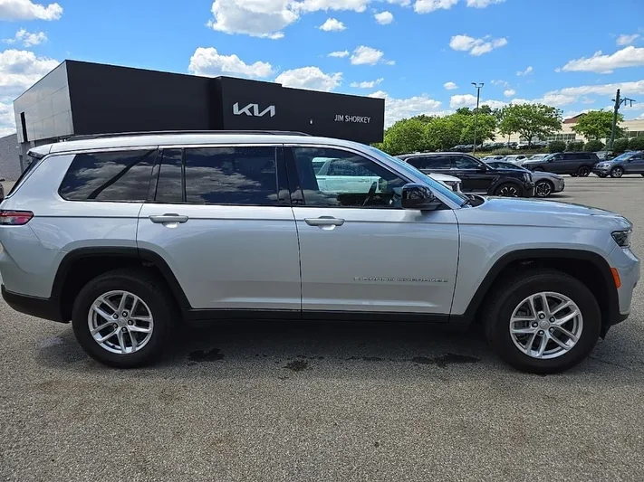 2025 Jeep Grand - view 2