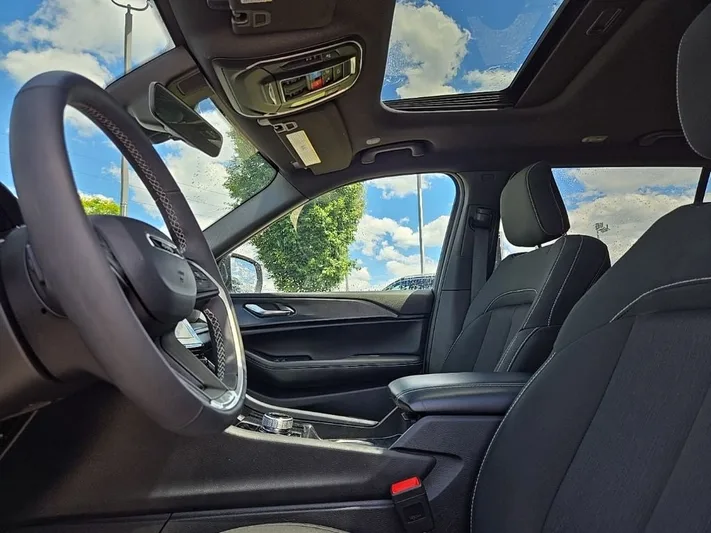 2025 Jeep Grand - view 31