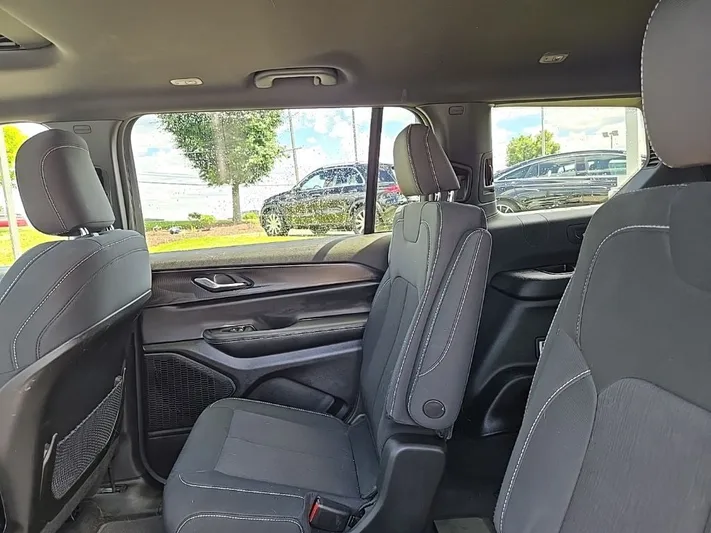2025 Jeep Grand - view 32
