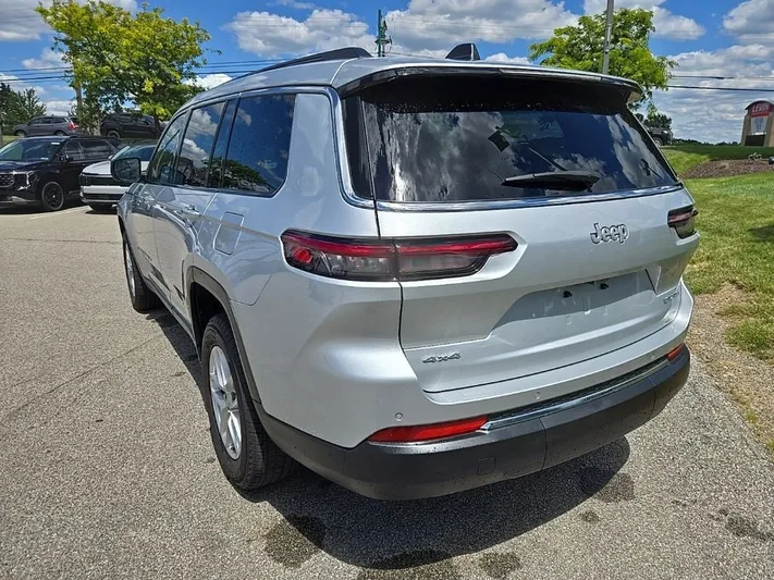 2025 Jeep Grand - view 5