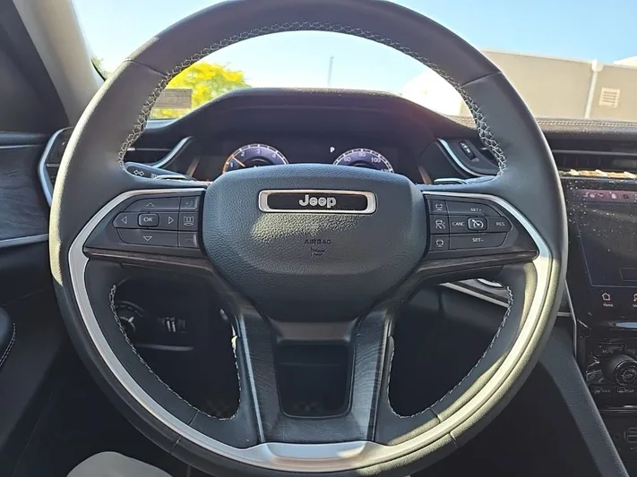 2023 Jeep Grand - view 11