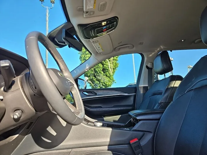 2023 Jeep Grand - view 28