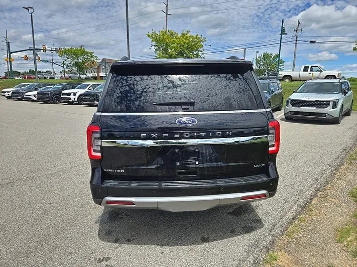 2022 Ford Expedition - view 6