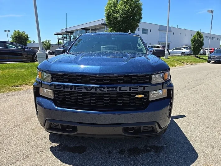 2020 Chevrolet Silverado - view 12