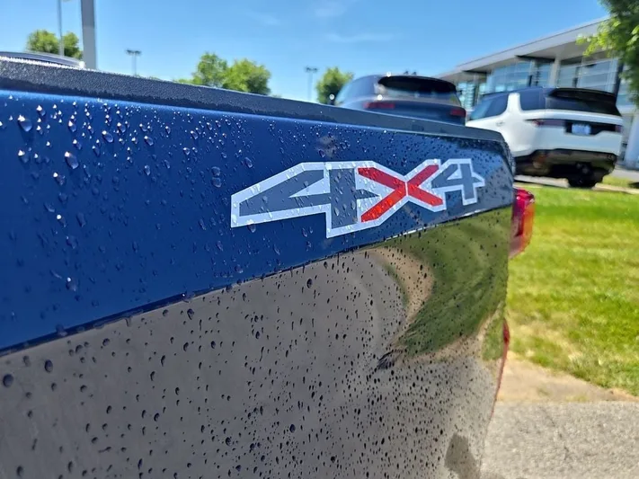 2020 Chevrolet Silverado - view 14