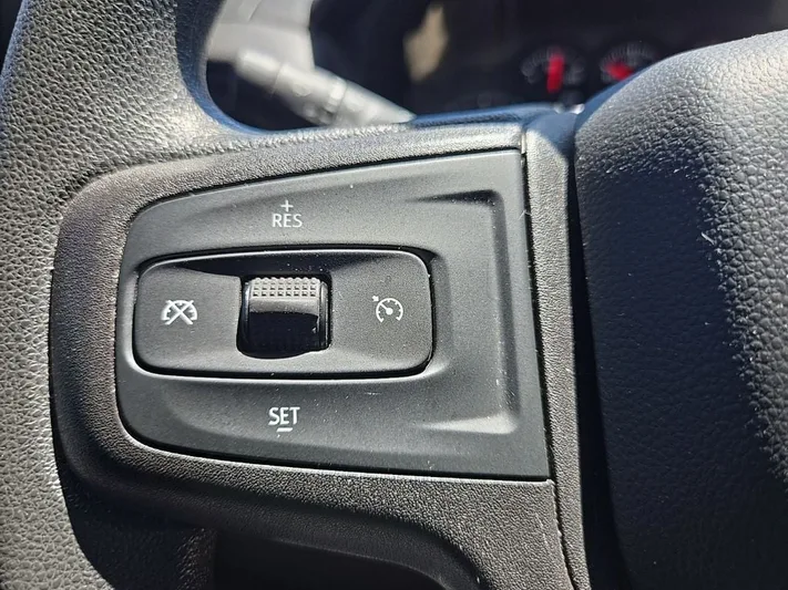 2020 Chevrolet Silverado - view 17