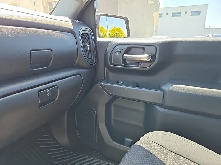 2020 Chevrolet Silverado - view 25
