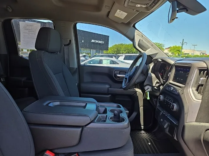 2020 Chevrolet Silverado - view 32