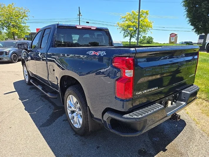 2020 Chevrolet Silverado - view 9