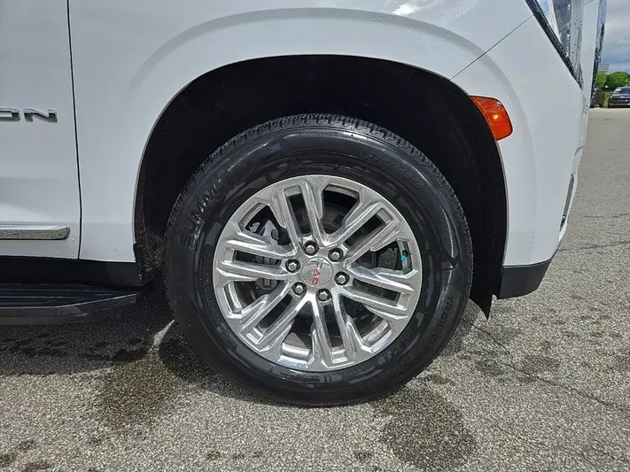 2023 GMC Yukon - view 12