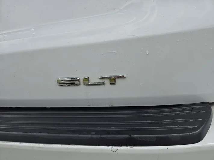 2023 GMC Yukon - view 4