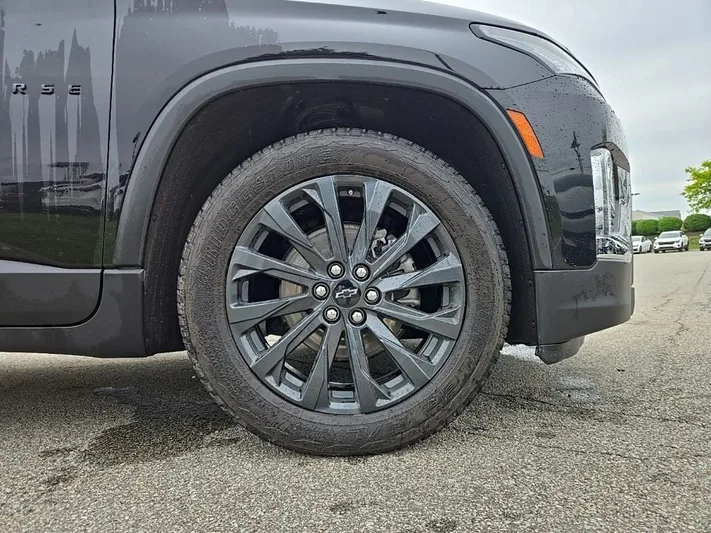2023 Chevrolet Traverse - view 11
