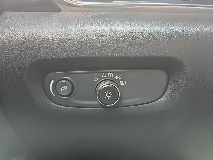 2023 Chevrolet Traverse - view 19