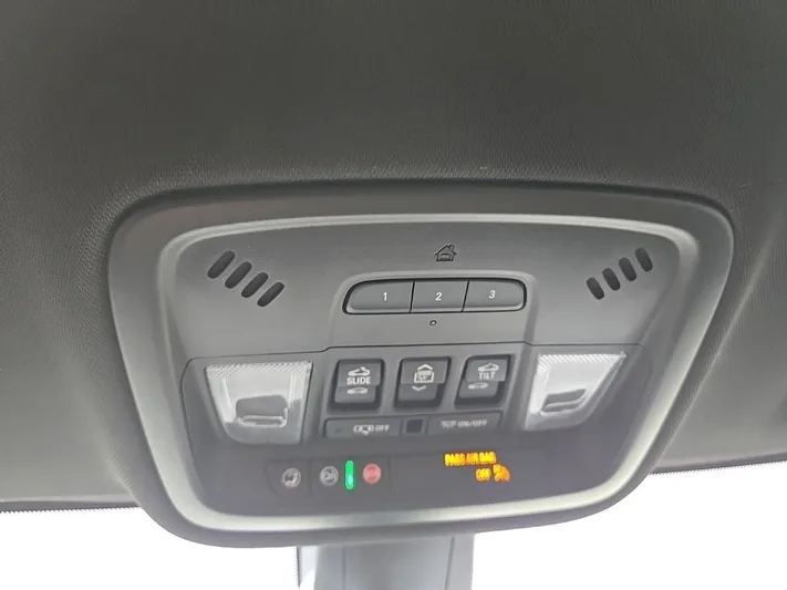 2023 Chevrolet Traverse - view 27