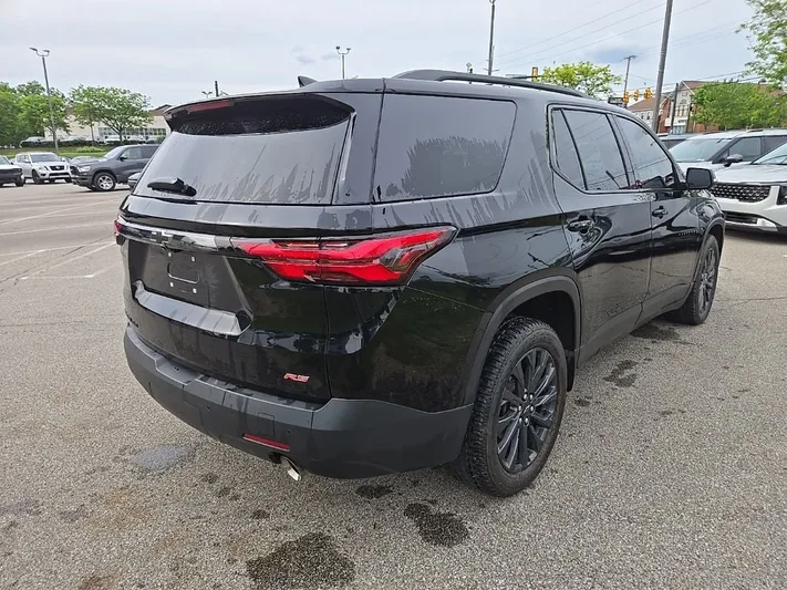 2023 Chevrolet Traverse - view 3