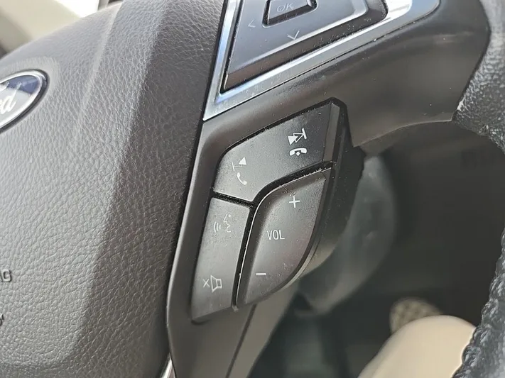 2020 Ford Edge - view 17