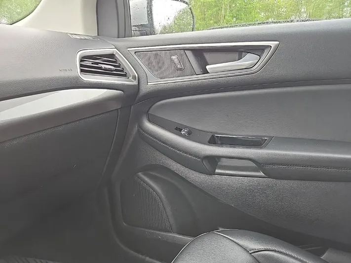 2020 Ford Edge - view 26