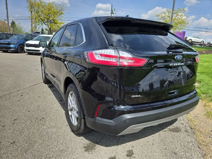2024 Ford Edge - view 5