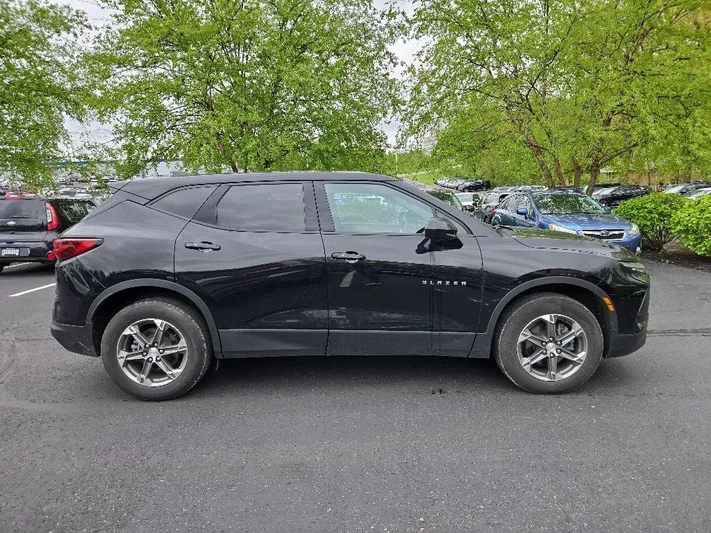 2023 Chevrolet Blazer - view 2