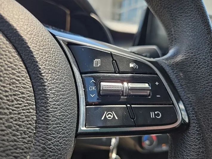 2023 Kia Forte - view 13