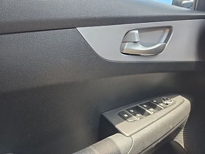 2023 Kia Forte - view 16