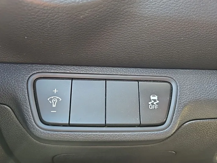 2023 Kia Forte - view 17