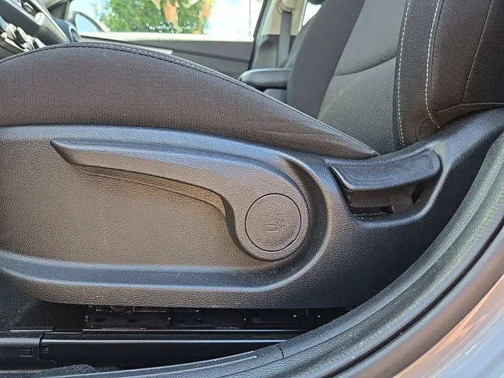 2023 Kia Forte - view 28