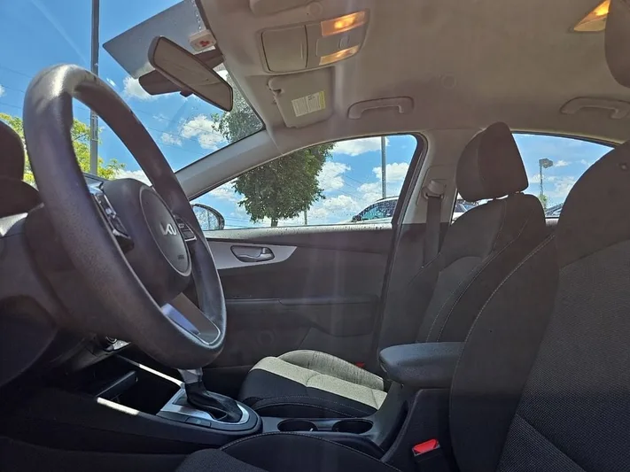 2023 Kia Forte - view 29
