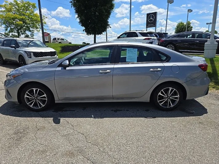 2023 Kia Forte - view 6