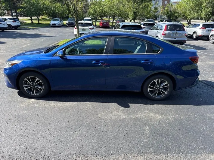 2023 Kia Forte - view 4