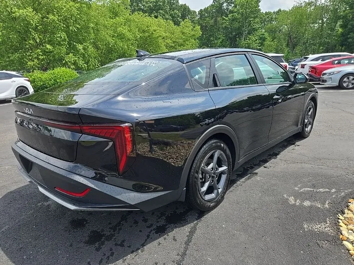 2025 Kia K4 - view 3