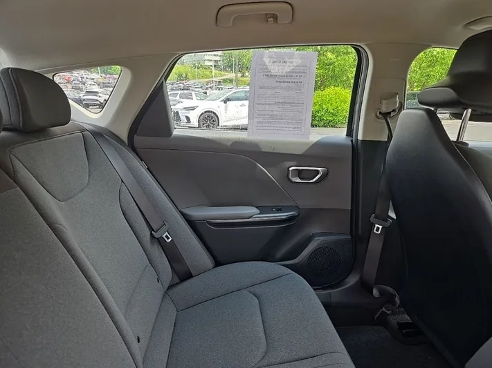 2025 Kia K4 - view 32