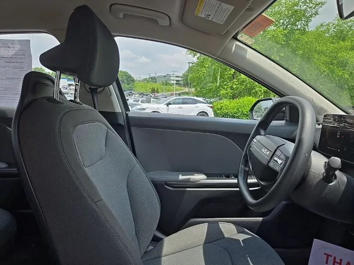 2025 Kia K4 - view 33