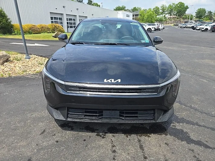 2025 Kia K4 - view 9