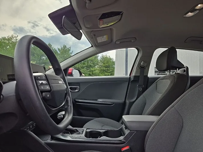 2025 Kia K4 - view 31