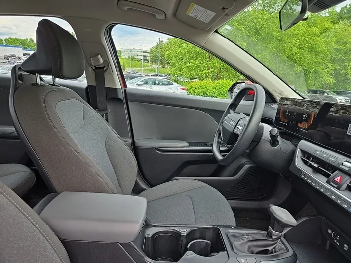 2025 Kia K4 - view 34