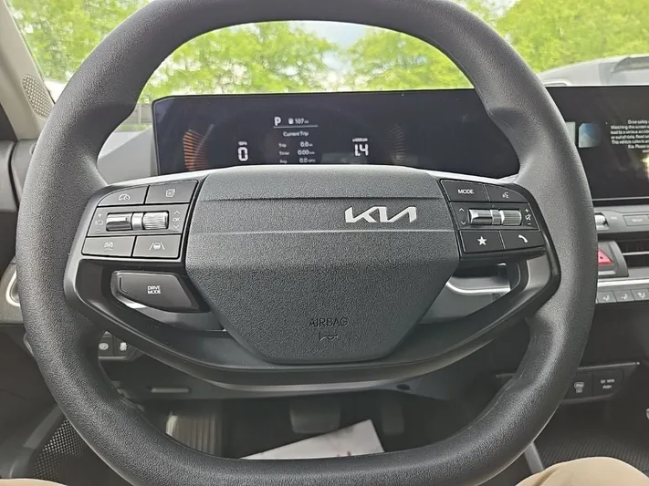 2025 Kia K4 - view 14