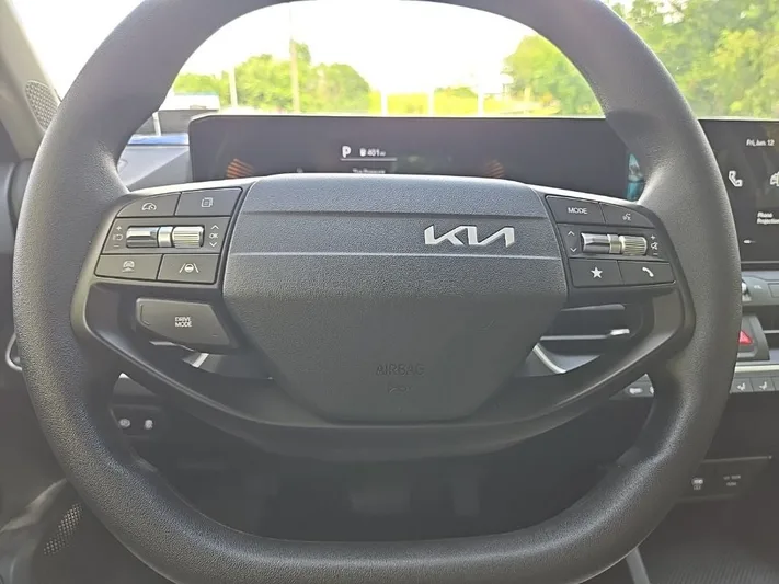 2025 Kia K4 - view 11