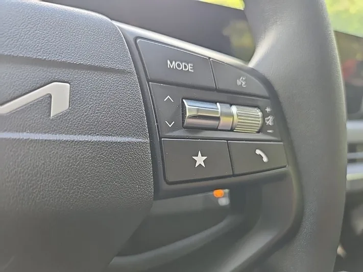 2025 Kia K4 - view 13