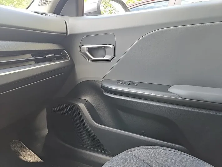 2025 Kia K4 - view 25