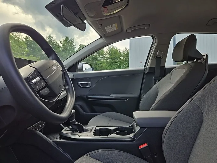 2025 Kia K4 - view 29