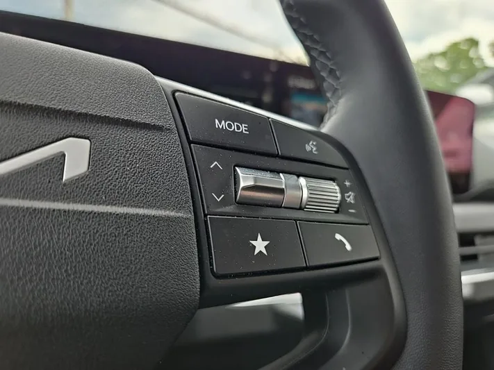 2025 Kia K4 - view 14