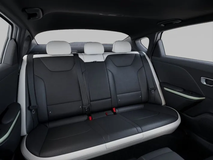 2025 Kia K4 - view 16