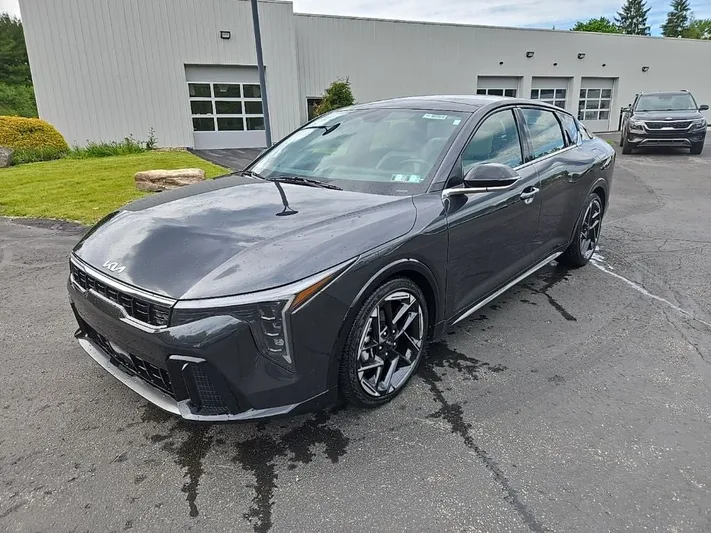 2025 Kia K4 - view 10