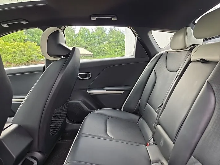 2025 Kia K4 - view 32