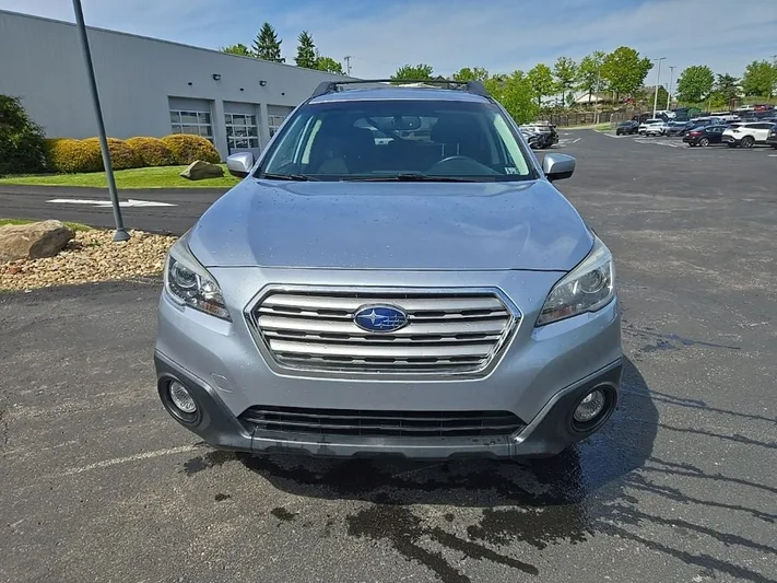 2017 Subaru Outback - view 10